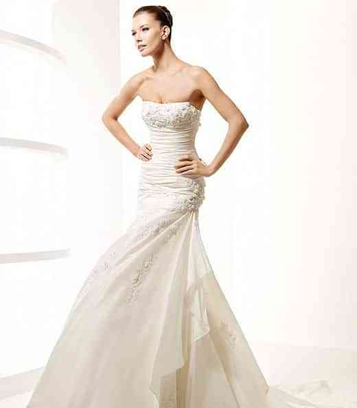avance-la-sposa-2010-modelo-lasarte_b