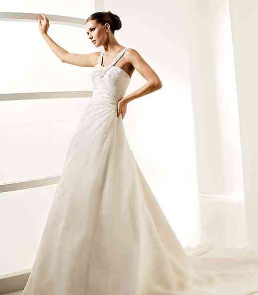 avance-la-sposa-2010-modelo-laya_b