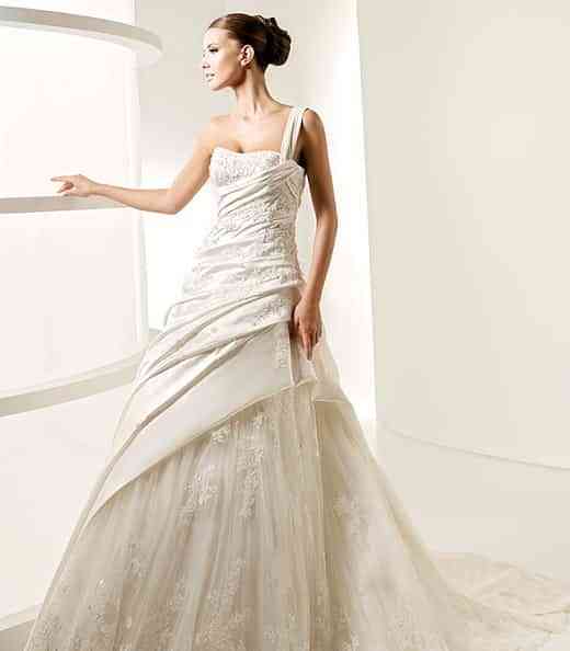 avance-la-sposa-2010-modelo-liana_b