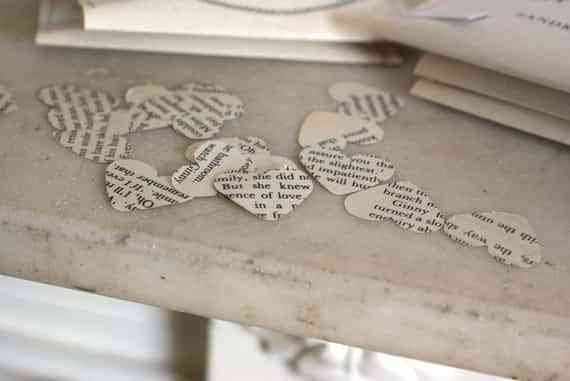 confetti-corazon Recycled romance novel confetti2