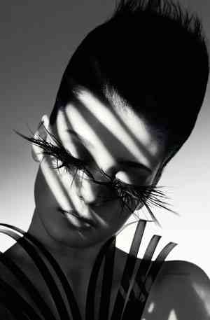 mujer-pestañas-postizas.jpg mujer pestañas postizas