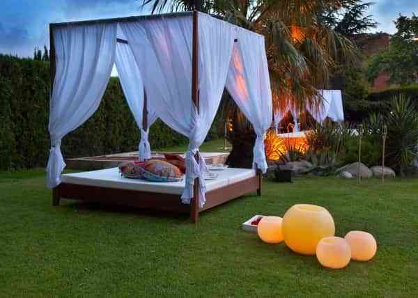 Una zona chill out en tu fiesta de bodas 1 Banquete de bodas con un espacio chill out