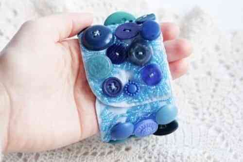Cómo hacer una divertida pulsera de botones 3 pulsera de botones