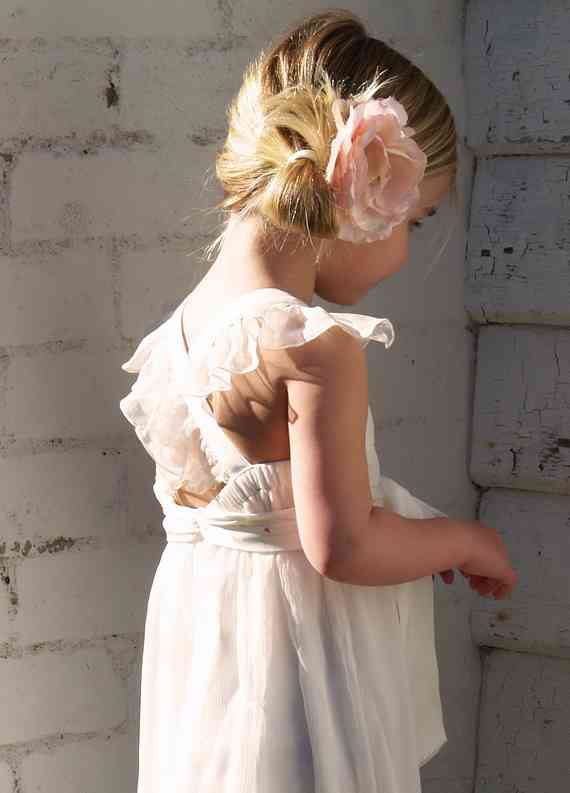 Peinados para niñas: Ideas para decorar el cabello con flores 1 peinado para niñas con flores