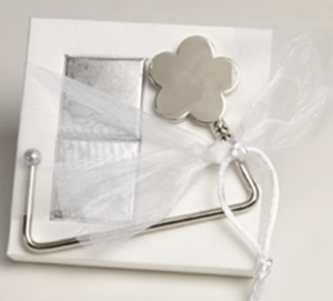 Cuelgabolsos y bombones para tu boda