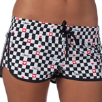 Pantalones de Vans para este verano 3 Short de cuadros y corazones
