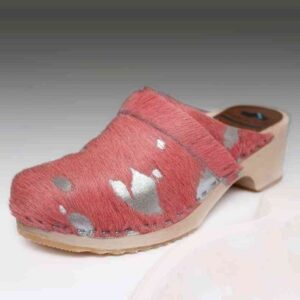 Zueco estampado animal plata y rosa