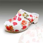 Zuecos de madera florales 2 Zuevos de rosas rojas