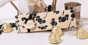 Cajita triangular para bombones o caramelos