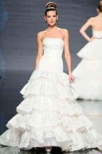 Rosa Clara coleccion novia 2011 volantes