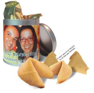 Lata con galletitas de la suerte