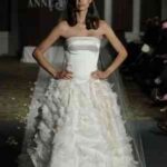 Vestidos de novia de Anne Bowen 1 escote