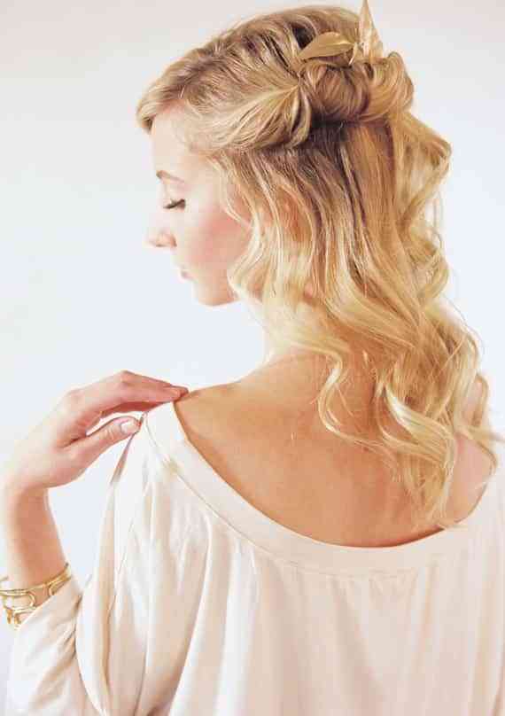 Peinado elegante para cabello rizado 1 peinado