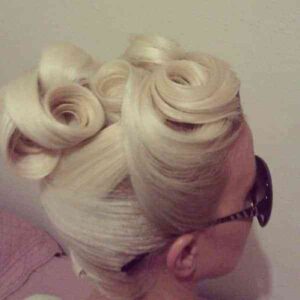 novia pin up