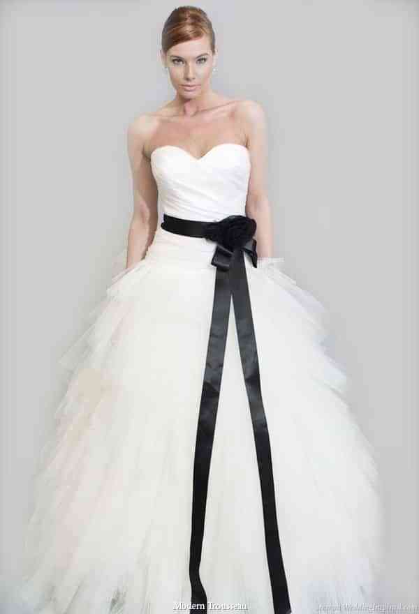Inspiraciones de vestidos de novia con toques en color negro
