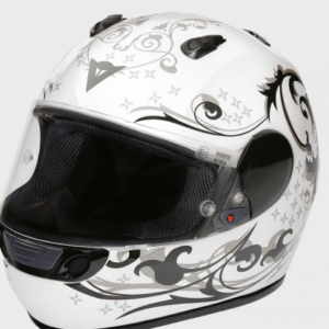 Casco blanco y negro