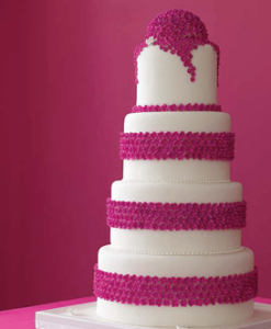 Tarta blanca y rosa fucsia