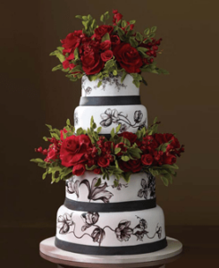 Tarta con flores rojas