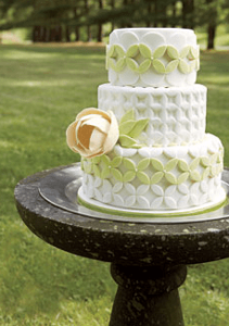 Tarta nupcial blanca y azul