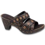 Zuecos de Graceland para el verano 2010 4 Zueco en negro y marrón Graceland