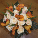 ramo de novia calas naranjas y rosas