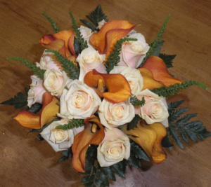 ramo de novia calas naranjas y rosas