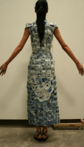 vestido largo de porcelana puesto